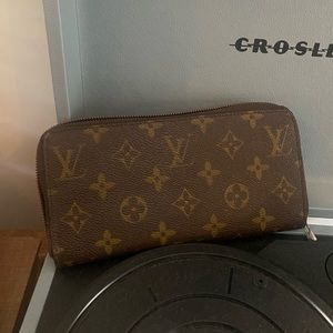 LV Wallet